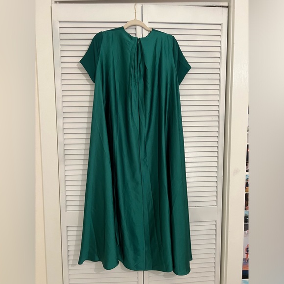 NWT Banana Republic Green Crepe and Satin Flowy Maxi Dress - Picture 3 of 4